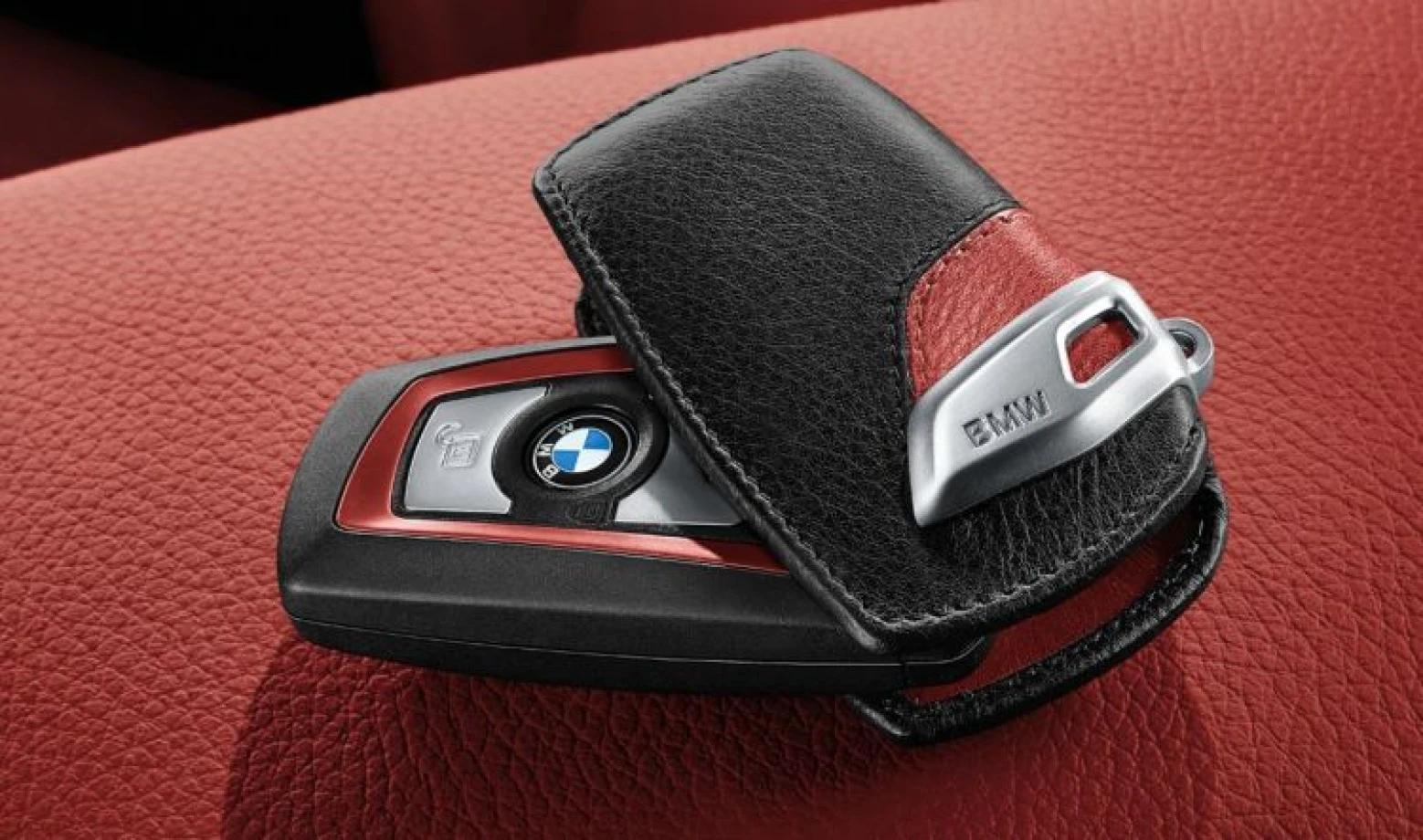 Шкіряний чохол BMW Sport для ключів зі сталевим затиском, чорний / червоний